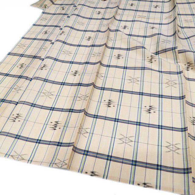 美品！夏紬＊琉球柄＊つばめ＊絣＊夏物＊着物＊１５７ｃｍ＊裄６５ 夏琉球絣 反物 No.207 ツバメ柄・黒地 : ゆかた反物の堀田