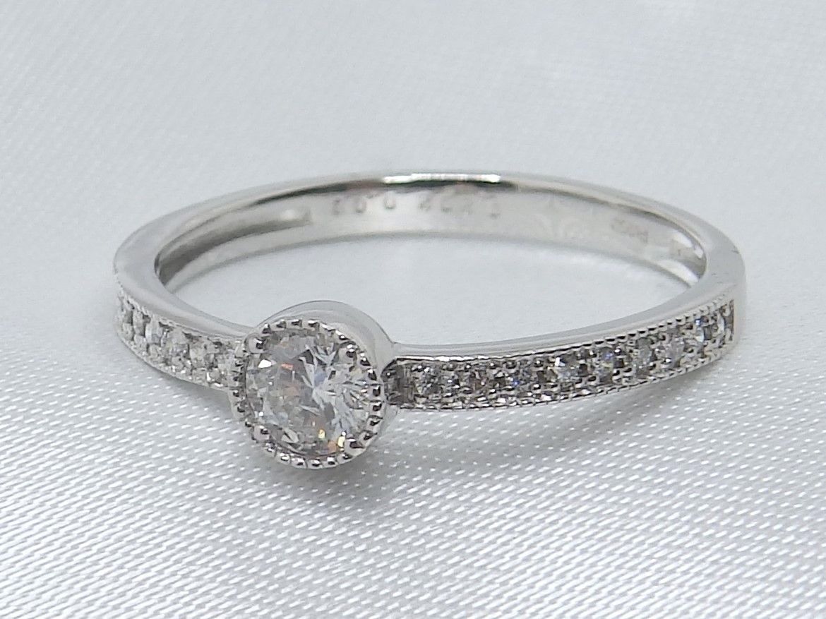 天然ダイヤモンドのリング【0.202ct】【0.08ct】【Pt950】 - メルカリ