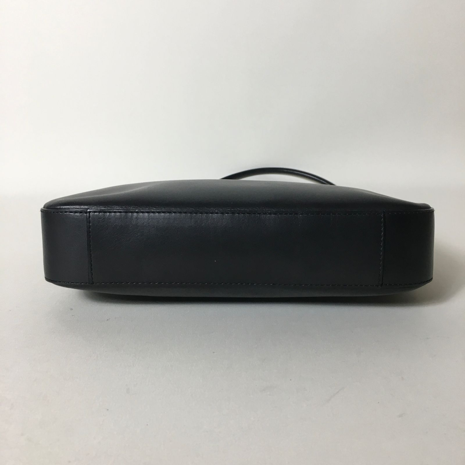 2507-274｜美品｜グッチ ワンショルダーバッグ レザー ブラック ロゴ金具 2507-274｜美品｜グッチ ワンショルダーバッグ レザー ブラック