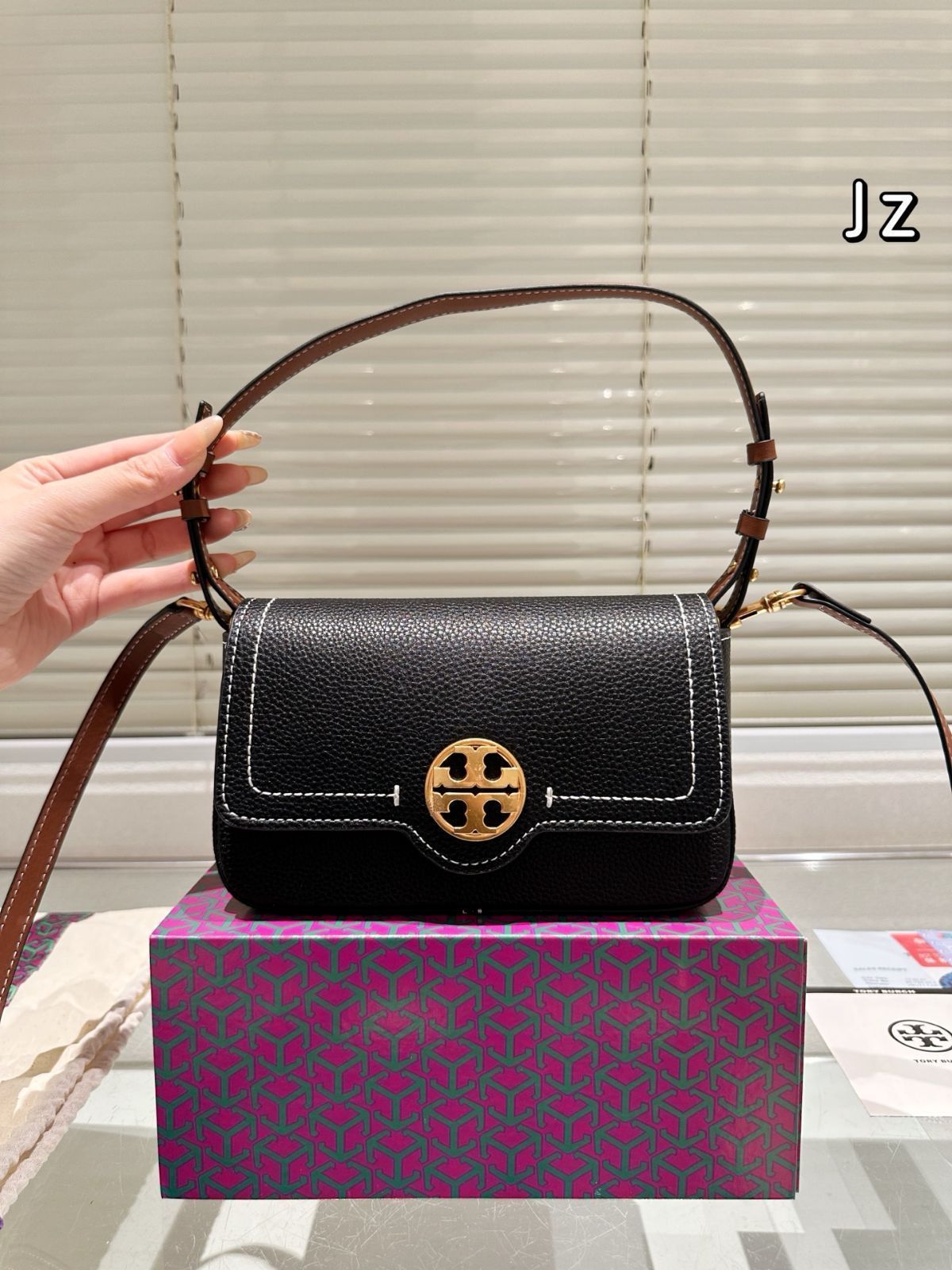 今日特価】Tory Burch Cowhide Leather Shoulder Bag トーリー 今日特価】Tory Burch Cowhide Leather Shoulder Bag トーリー
