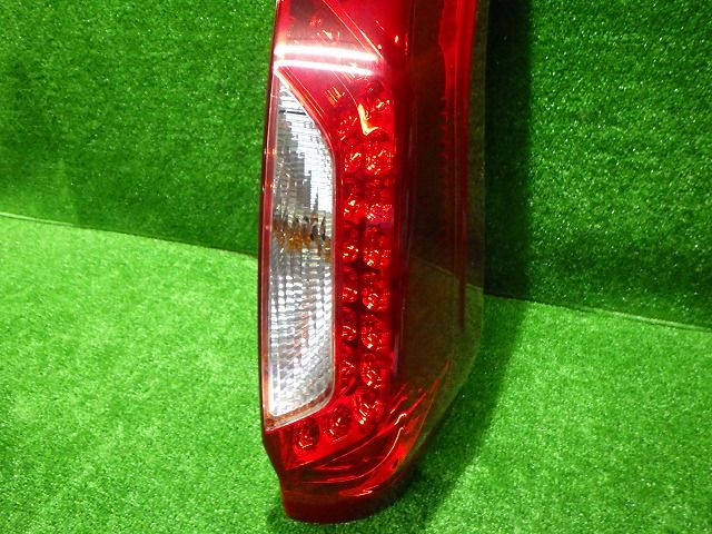 t31エクストレイル　後期　純正LEDテール エクストレイルT31後期 純正テールランプ エクストレイル 後期 右