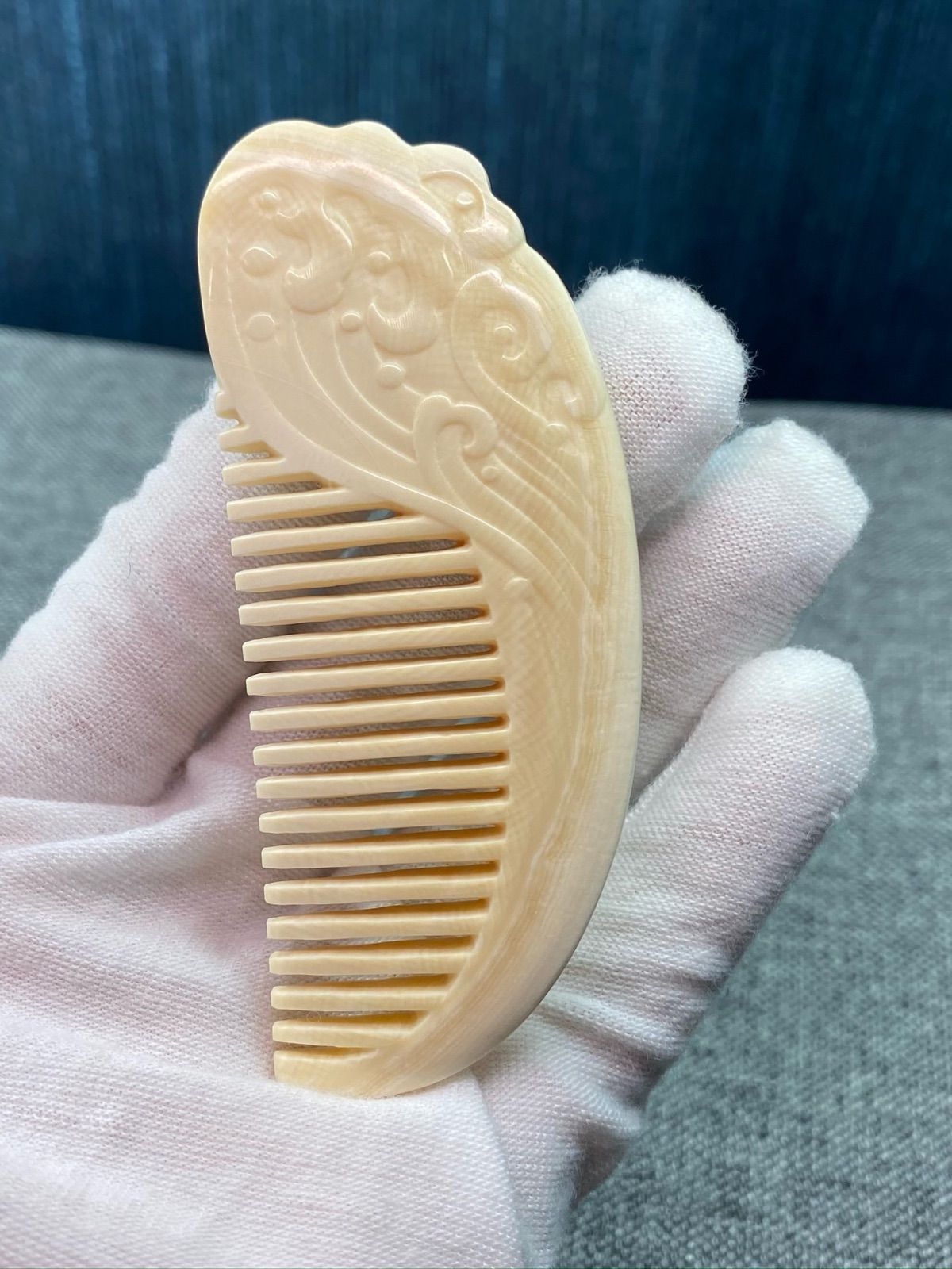 天然マンモス牙美しい手作り彫刻 コレクション 箸 天然マンモス牙美しい手作り彫刻 一櫛百順 髪櫛(21g)（マンモス