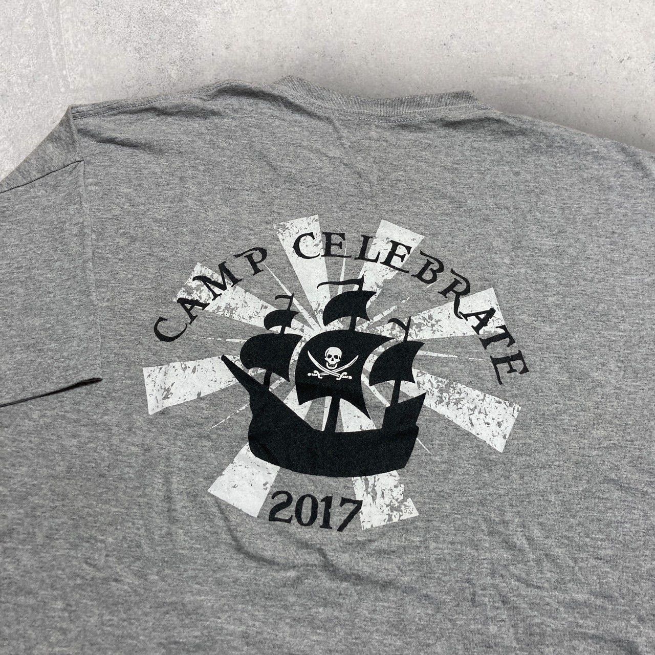 US古着 GILDAN ギルダン CAMP CELEBRATE Tシャツ XL グレー US古着 GILDAN ギルダン CAMP CELEBRATE Tシャツ XL グレー