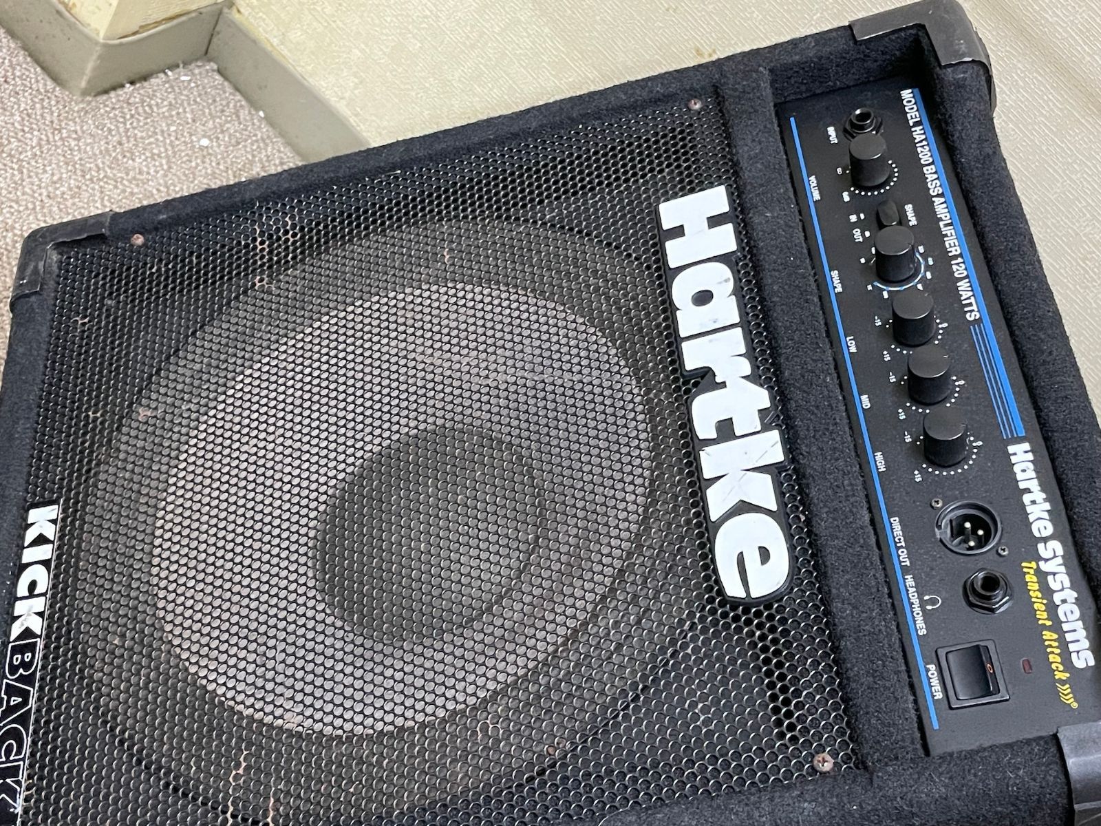 Hartke 120W ベースコンボアンプ 2024 KickBackデザイン