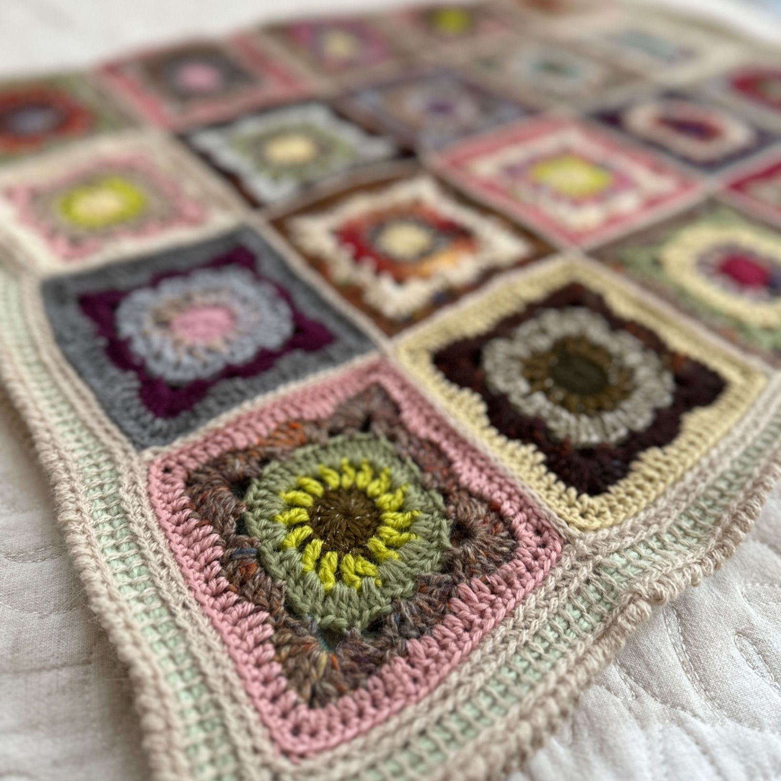 春郊図(菜花にひよ子)】森月城 2690 ヒヨコ 春掛 肉筆 共箱 掛け軸