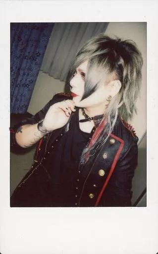 the Raid. グッズ bo_ya 中古】生写真(男性) the Raid./bo_ya/上半身・衣装黒・赤・左向き