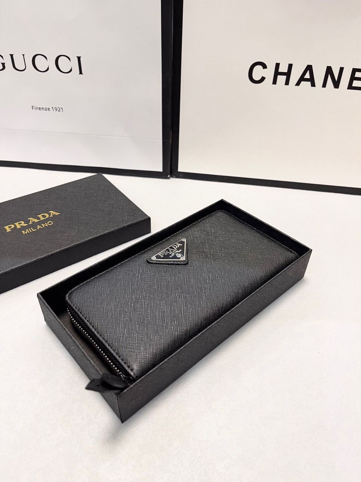 PRADA財布 PRADA】VIPセール ♪ Trifold Envelope Wallet 三つ折り財布