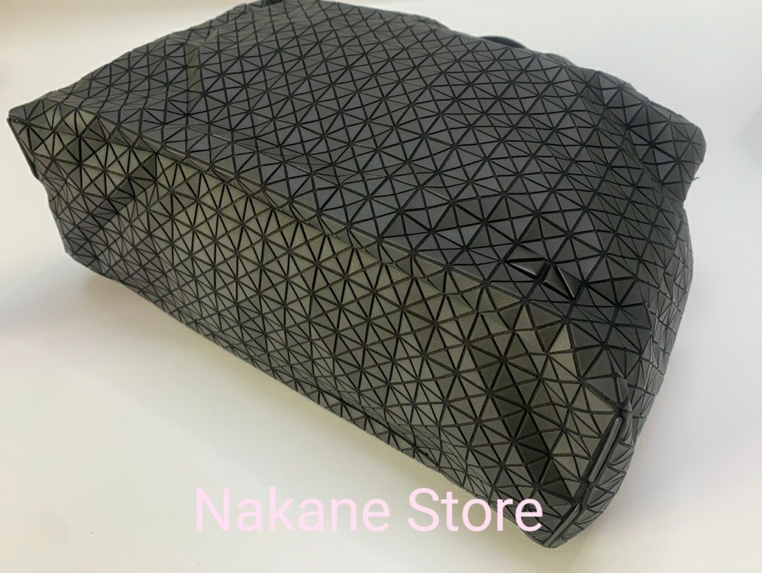 新品未使用　8カラー バオバオイッセイミヤケ BAO BAO ISSEY MIYAKE KURO シリコン製旅行バッグ