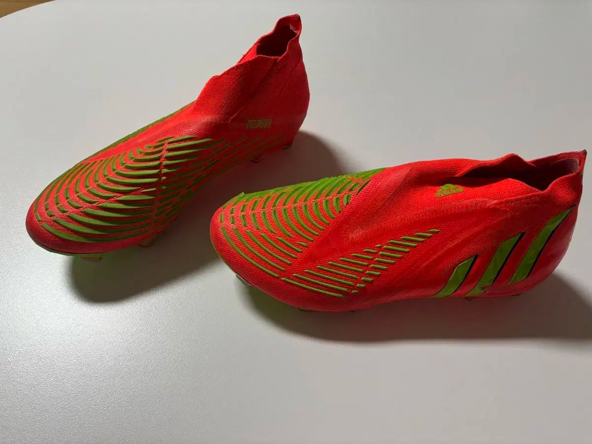【雷市場（ポンジャン）商品韓国直送】 adidas(アディダス) プレデター エッジ サッカーシューズ