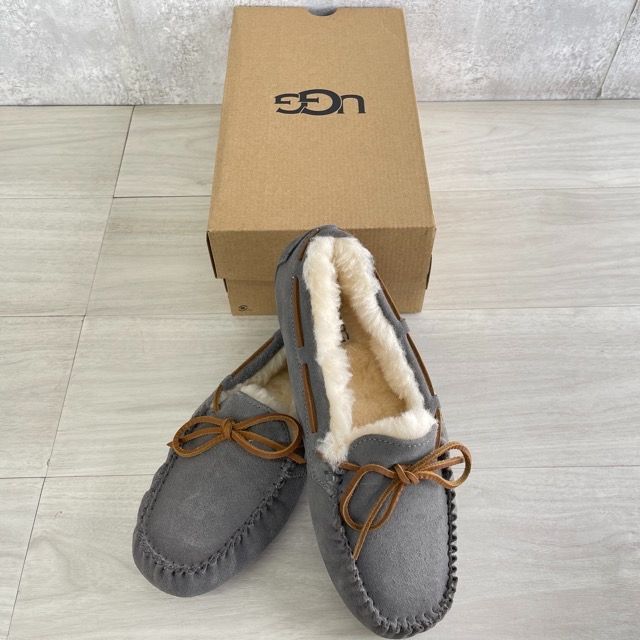 【新品・未使用】UGG アグ ダコタ Dakota 25cm グレー 新品 UGG アグ モカシン W DAKOTA 25cm シルバーグレー - メルカリ