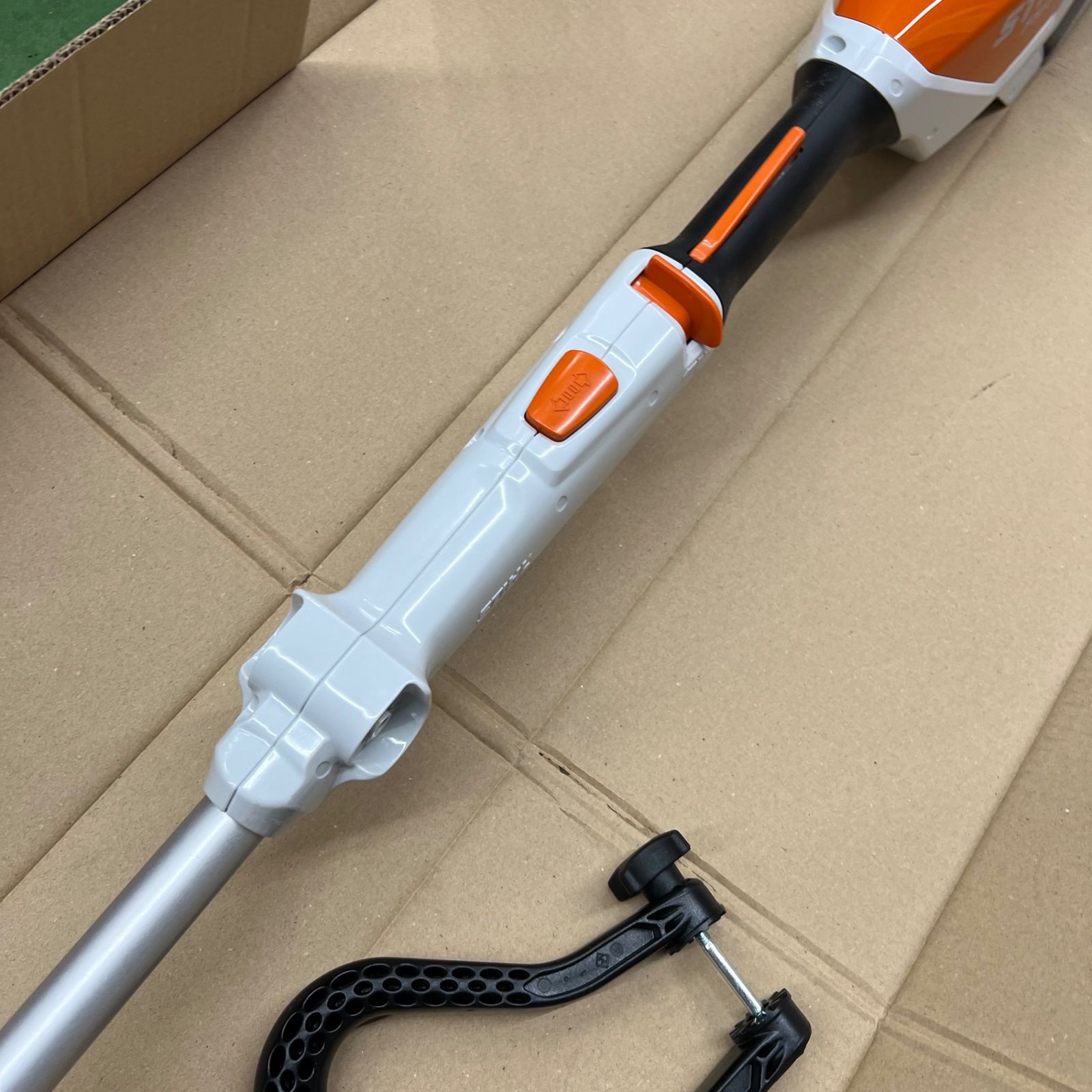 STIHL/スチール バッテリー 刈払機 草刈機 FSA57【桶川店】 - メルカリ