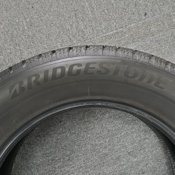 0 T 25065 _スタッドレスタイヤ ブリヂストン BLIZZAK VRX 2 225 60 R 17 4本セット