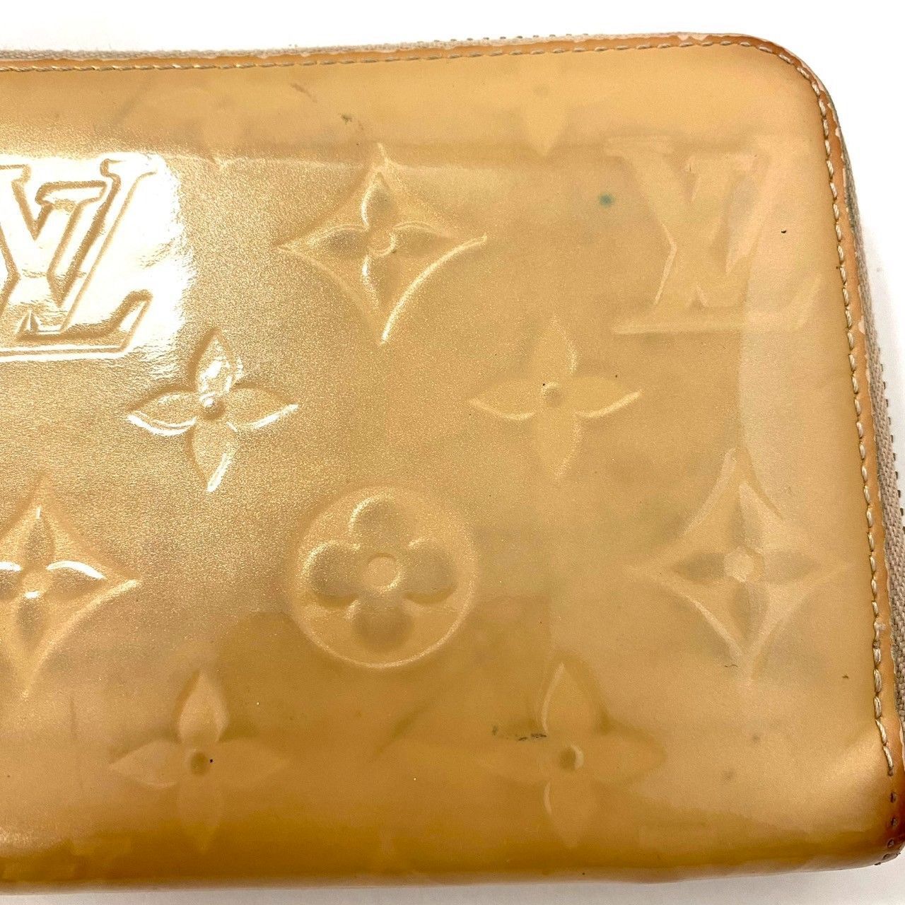 LOUIS VUITTON ベージュエナメルヴェルニ長財布 エナメル 長財布（LOUIS VUITTON）（色：ベージュ系）のおすすめ