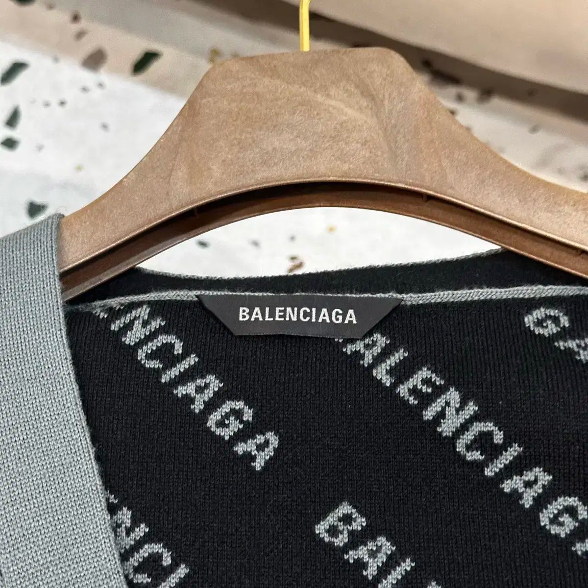 バレンシアガ マルチロゴ