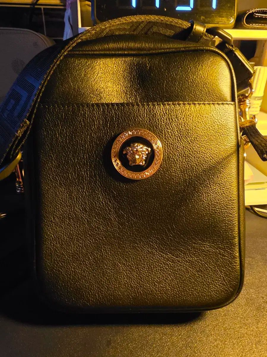 ヴェルサーチェ クロスバッグ