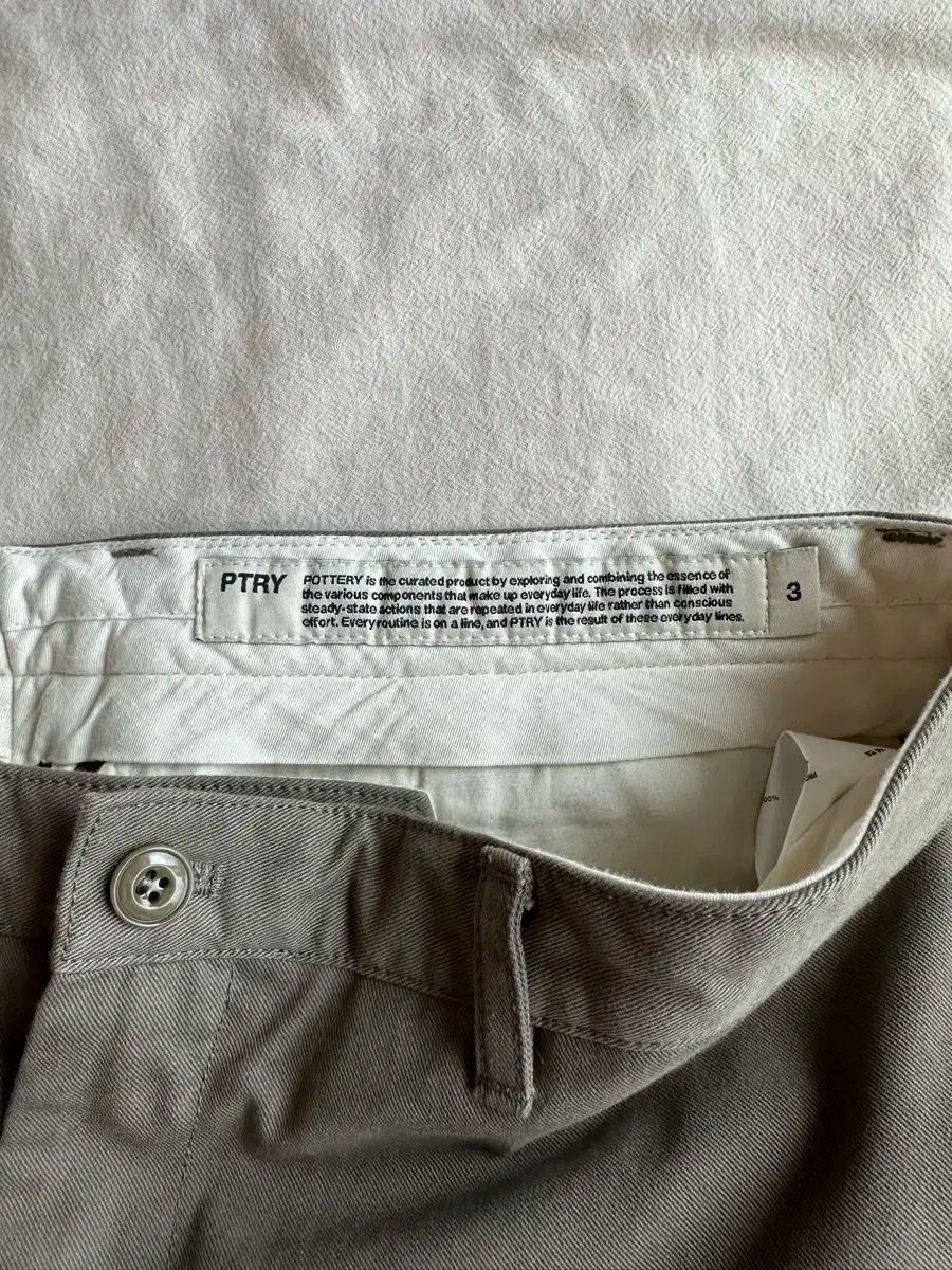  3 ポッタリー ウォッシュド テーパード パンツ ライト カーキ チノパン パンツ