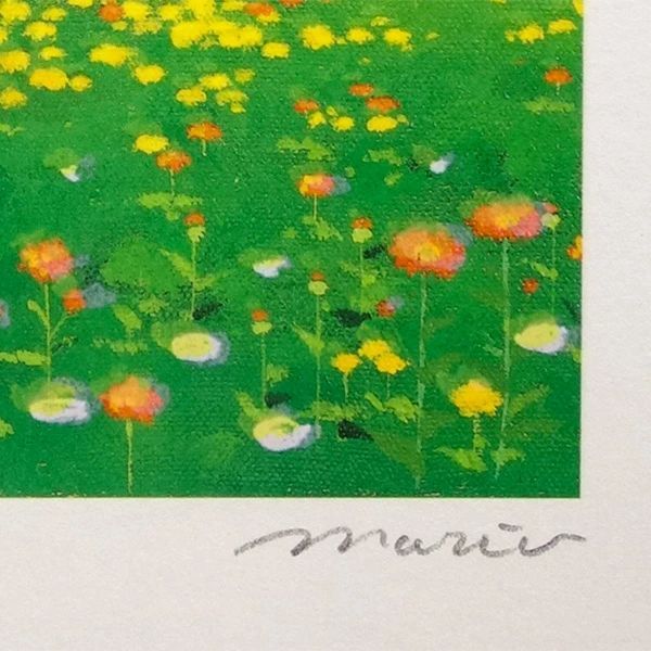 題「花咲く丘」（押し花アート）　 山と花畑の風景 夕暮れ時の花畑 夕方まで降っていた雨が上がって山々が幻想的
