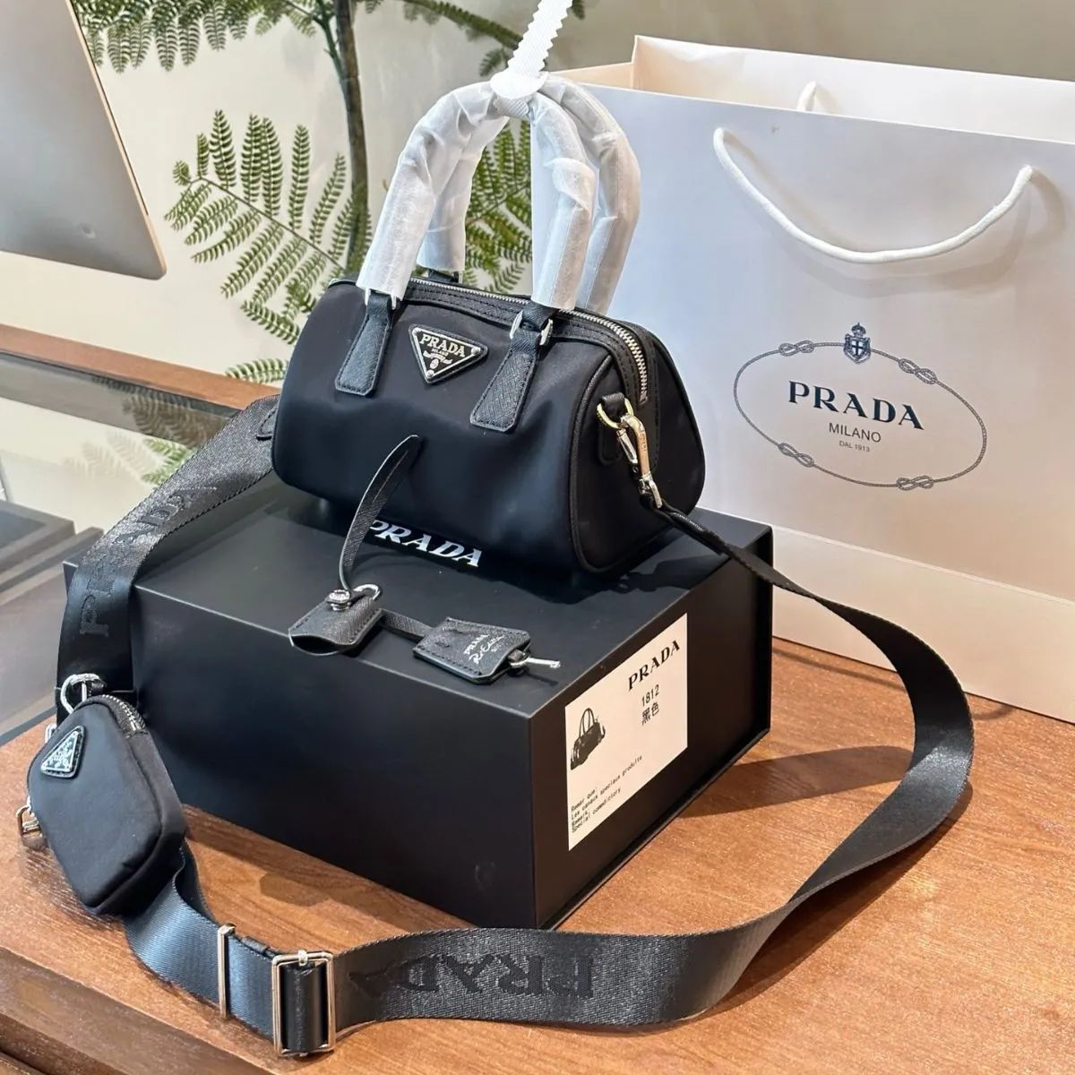 新品未使用 箱付  Prada ノベルティトートバッグ 専用ページ