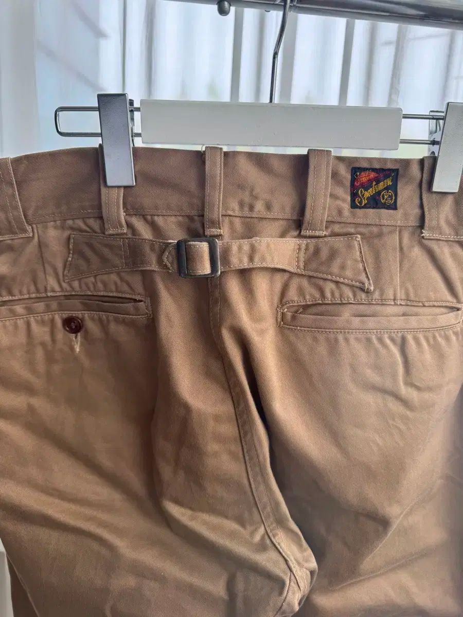 チノパンツ