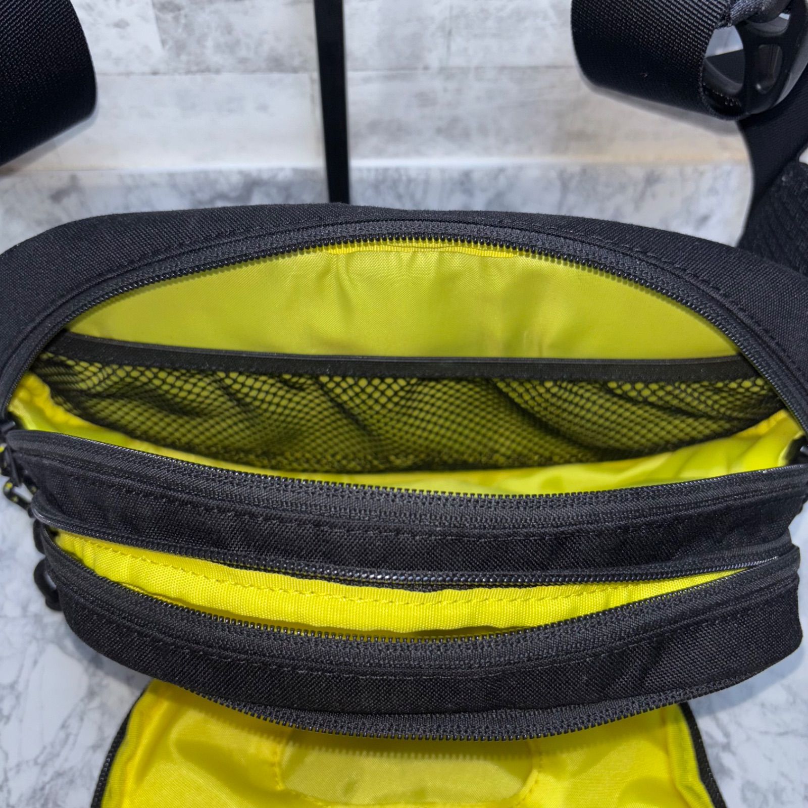 ⭐︎Hugoo ハグー　ヒップシート　ショルダーバック　ブラック×イエロー⭐︎ 楽天市場】☆LINE500円OFF ママリ口コミ大賞2年連続受賞 楽天No1