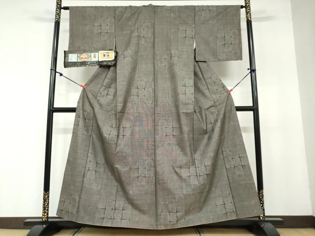 平和屋着物○本場大島紬 純泥染 9マルキ 変わり格子文 証紙付き 正絹