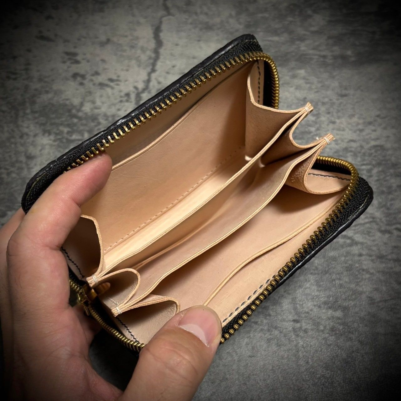 総手縫い スタースティングレイ ミニ財布 ガルーシャ ブラック 黒 2 総手縫い スタースティングレイ ミニ財布 カイラギ エイ革 一枚革