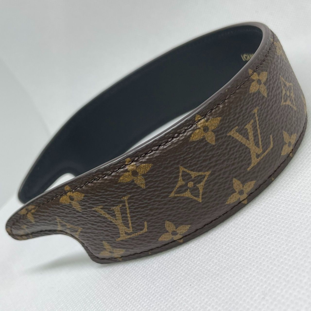 美品 LOUIS VUITTON カチューシャ モノグラム M94557 LOUIS VUITTON