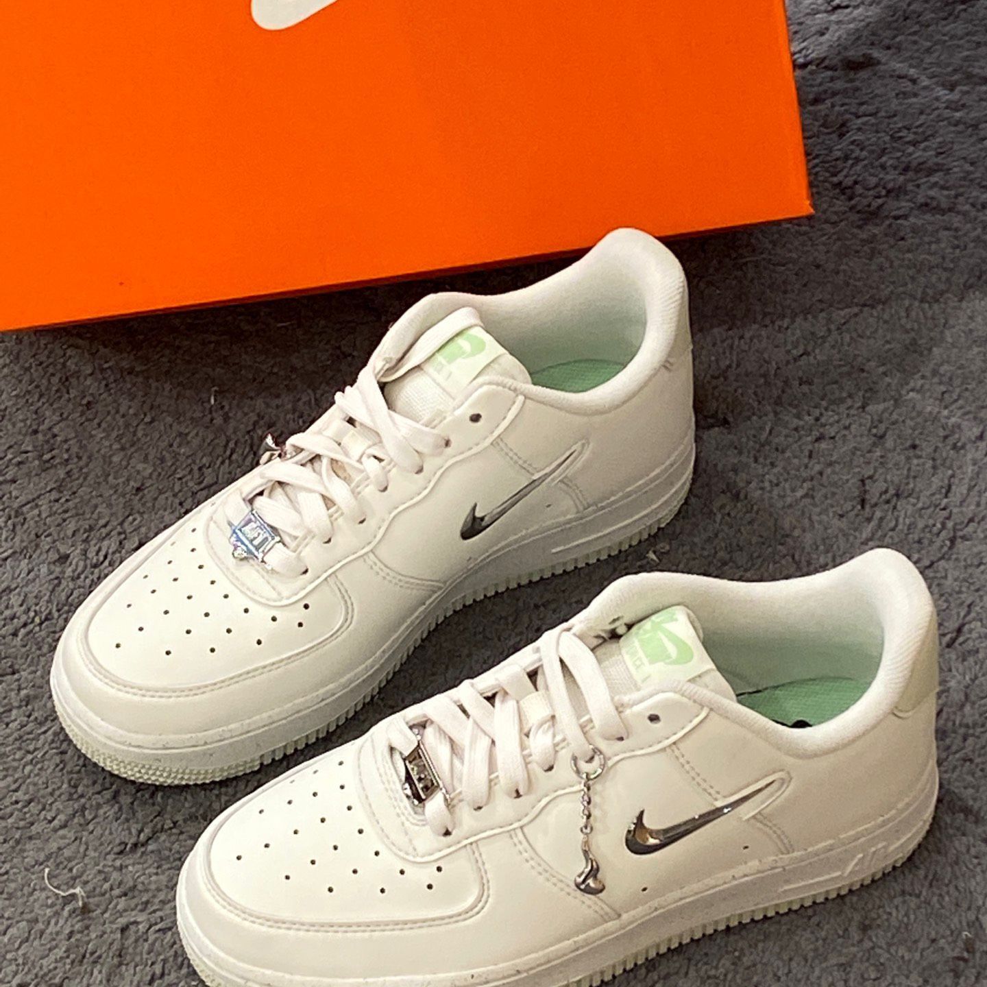 Nike ナイキ ウィメンズ エアフォース1 ロー ネクストネイチャー SE セイル/シーグラス/ボルト/ヴェイパーグリーン ナイキ FN8540-100  ウィメンズ レディース スニーカー ランニングシューズ 21SN-FN8540-100 - メルカリ