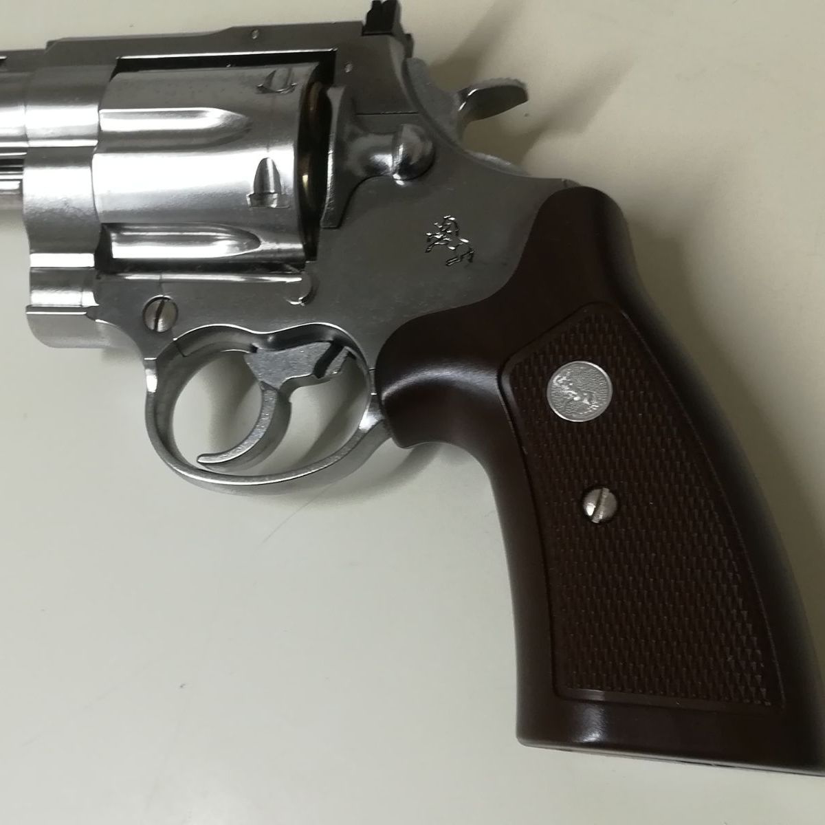 K18YG天然ブラックオパール「心のパレットに宿る魂」のペンダント