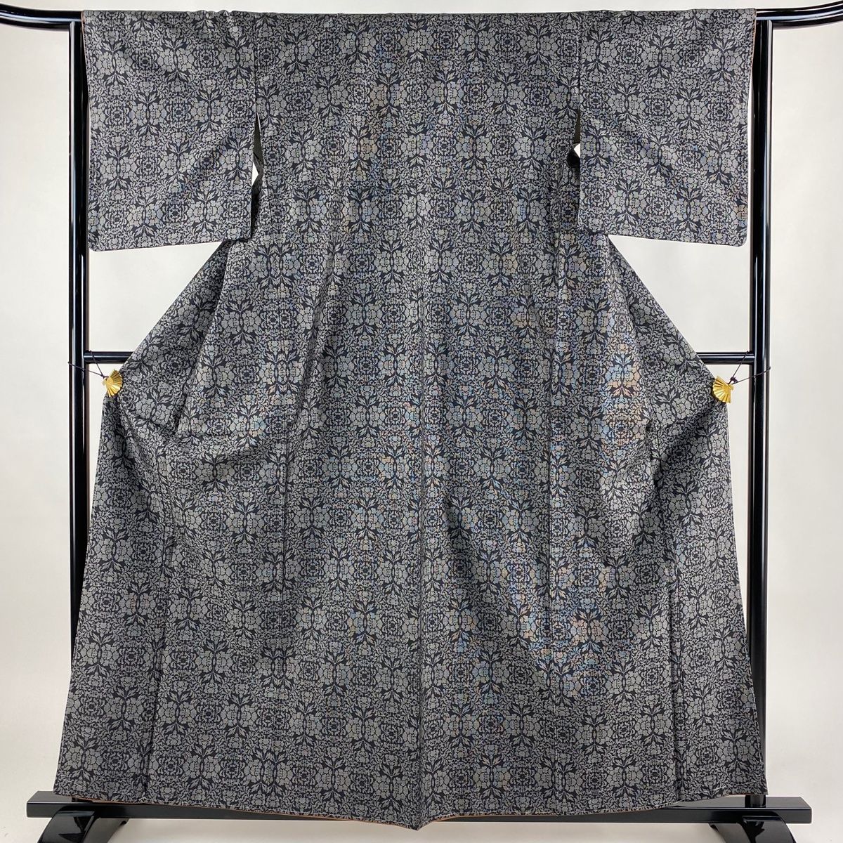 紬 身丈159.5cm 裄丈64cm M 袷 草花 黒 正絹 美品 秀品 【中古
