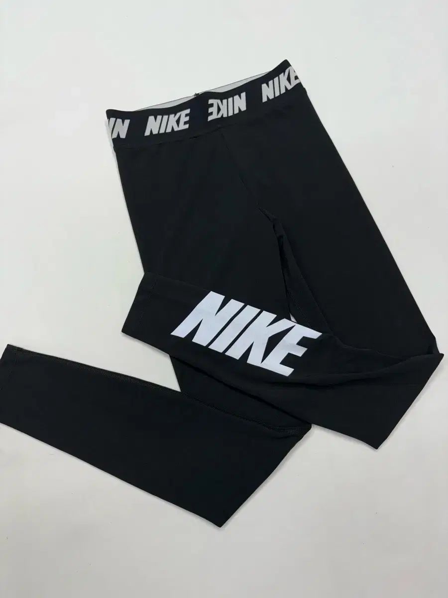 ★新品！ナイキプロNIKE PROのタイツ！★蛍光色★L 新品未使用NIKE Pro Elite half tights Sz L紫
