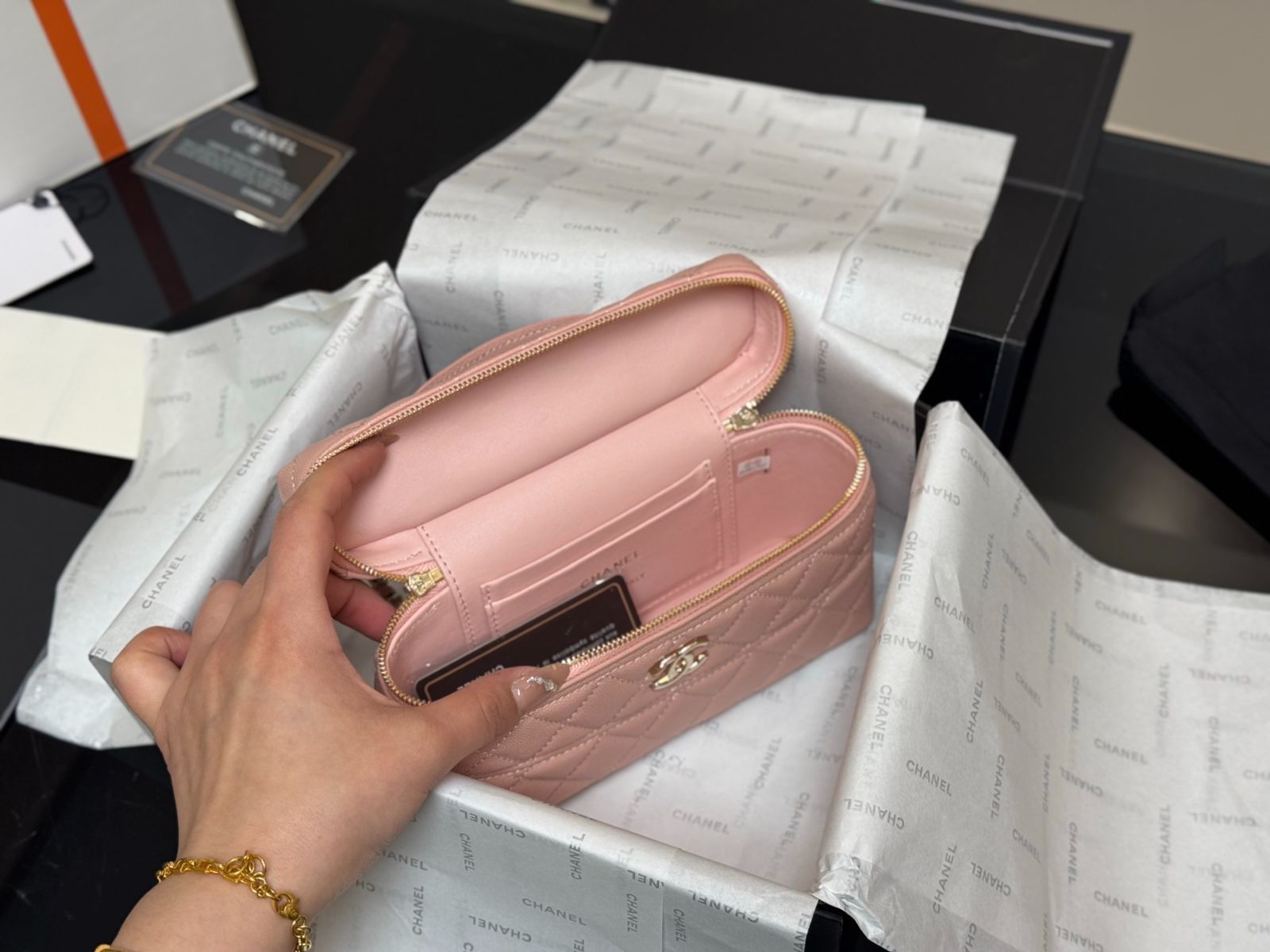 ❣️CHANEL♡NO°1DE CHANELのポ―チのみ♡お箱付き❣️ CHANELショッパー ギフトボックス チャーム付き メッセージ