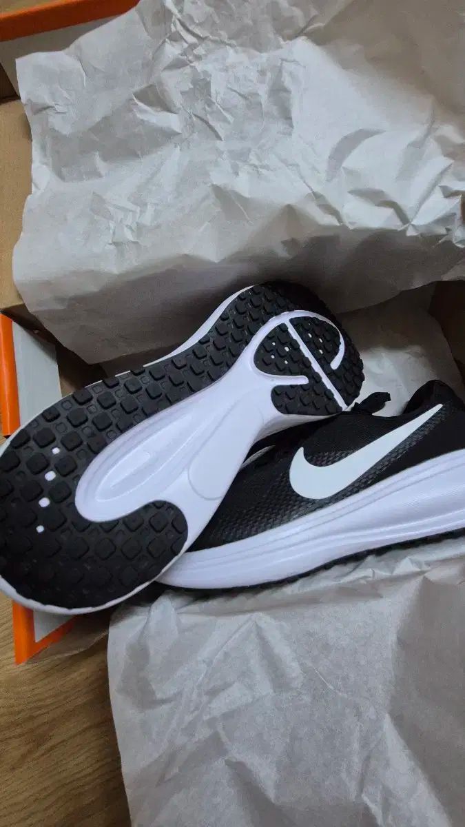 ナイキ Revolution Heart 8 スニーカー