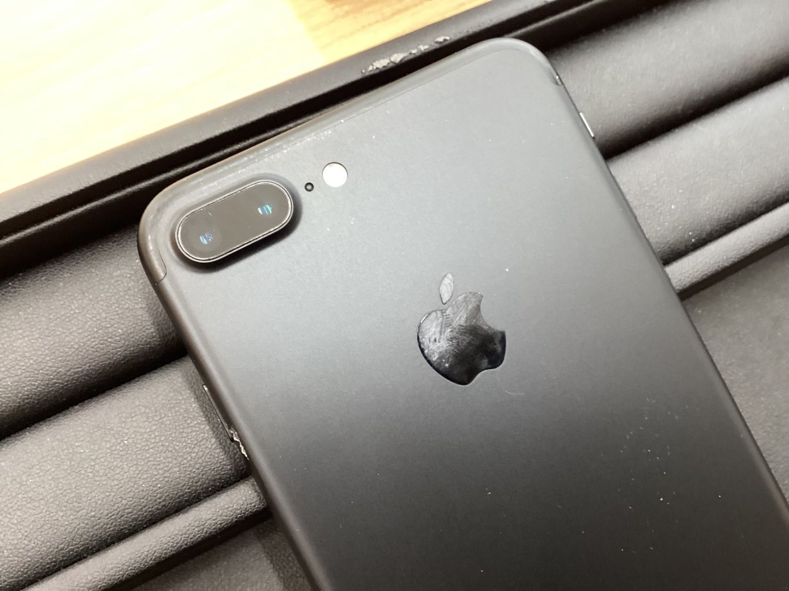 O304 Apple iPhone 7plus 本体 128GB SIMロック解除済み・初期化