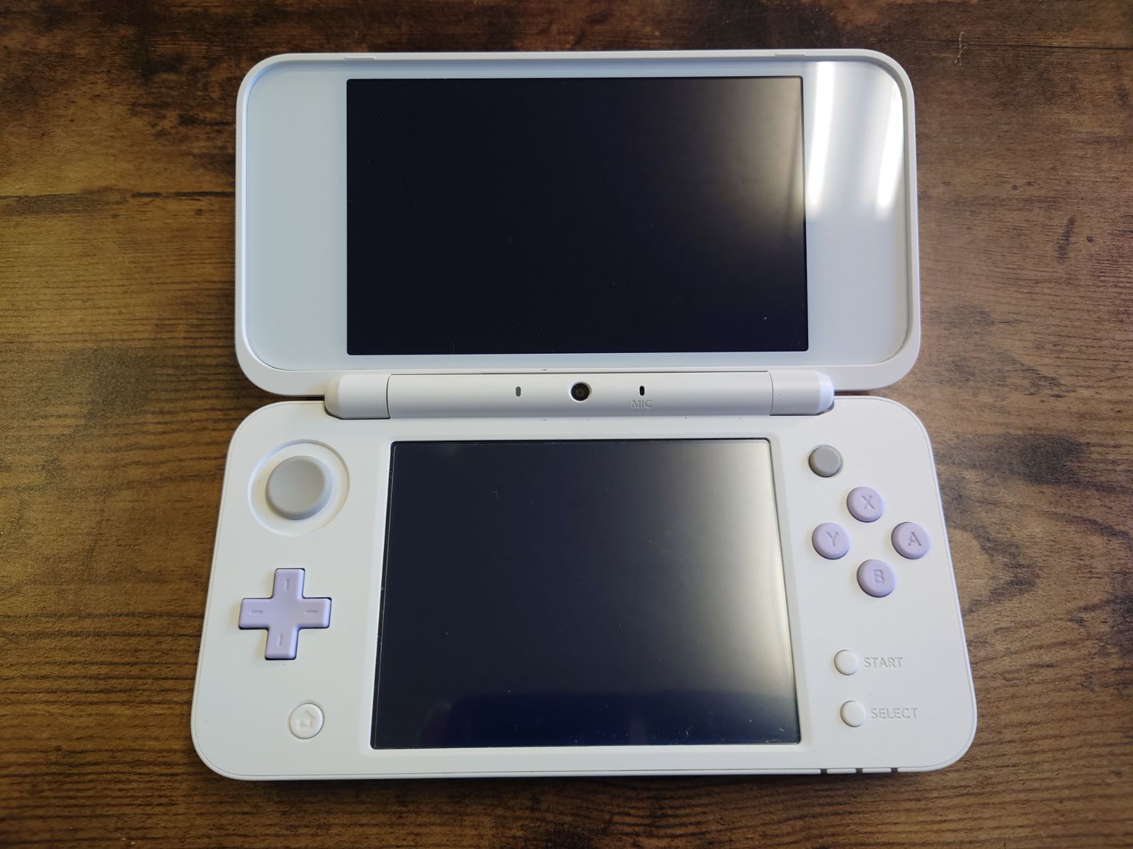 ニンテンドーNew2DS 立ち入る LL ホワイト＆ラベンダー