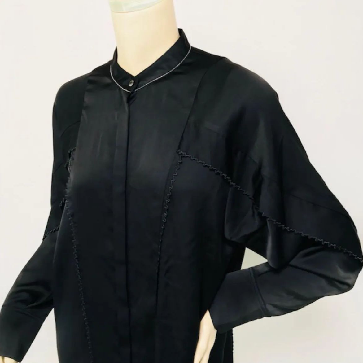 美品 モラビト ボールチェーン装飾 ノーカラーシャツジャケット 洗練ネイビー MORABITO・モラビト☆レディース ボールチェーン フリルデザイン