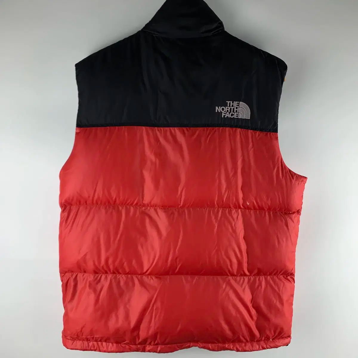 THE NORTH FACE(ザノースフェイス) 700 Nuptse(ヌプシ) レッド