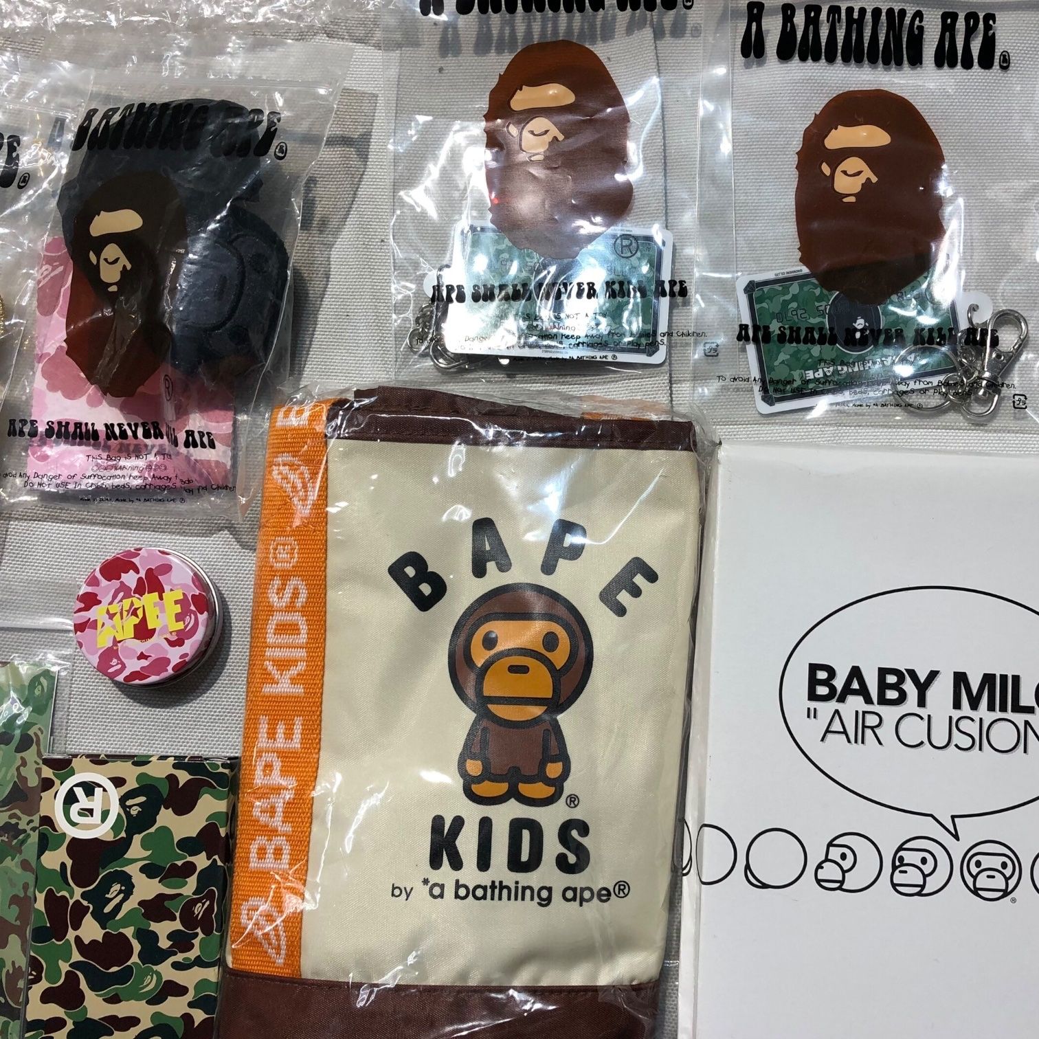 A BATHING APE(アベイシングエイプ) ノベルティ 付録 キーホルダー グッズ 計35点 まとめ セット