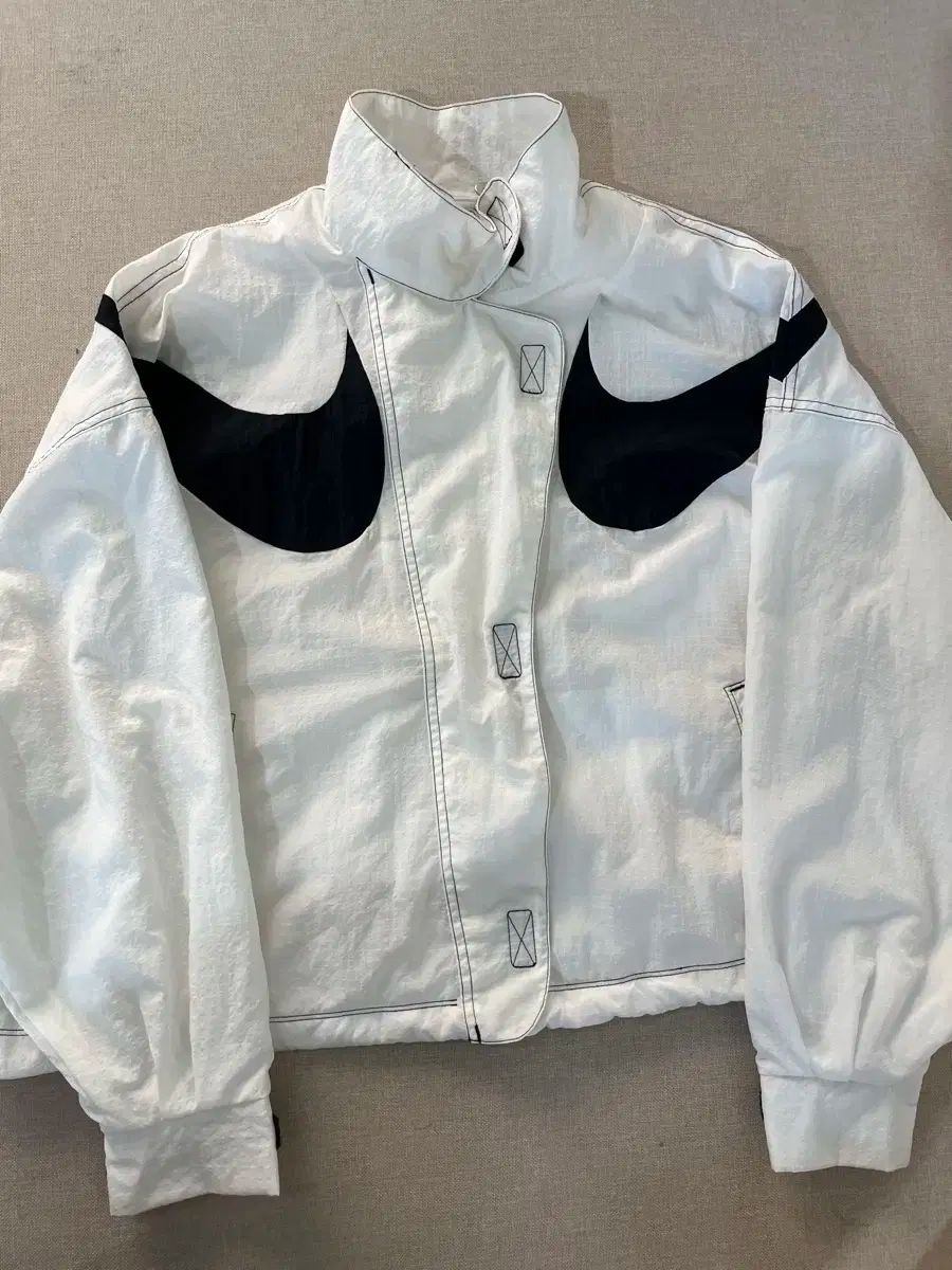 NIKE ナイキ クロップド ウィンドブレーカー L サイズ