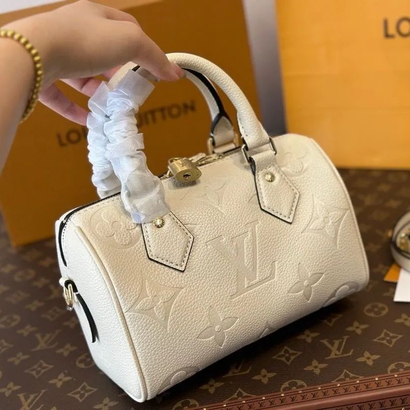 新品未使用 箱付  LOUIS VUITTON ノベルティトートバッグ 専用ページ