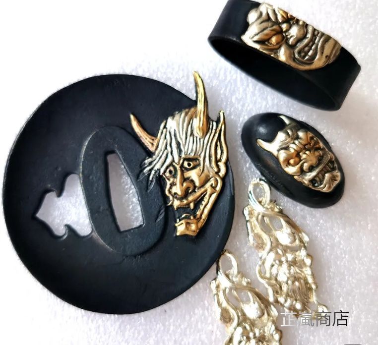 日本刀装具 刀鍔 目貫 髑髏の形 鎏金彩色 刀譚 細工 絵金銀 刀剣美術 武道具