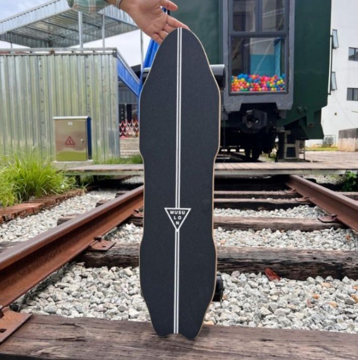 電動スクーター四輪初心者大人のスケボーリモコンコナンスケボー