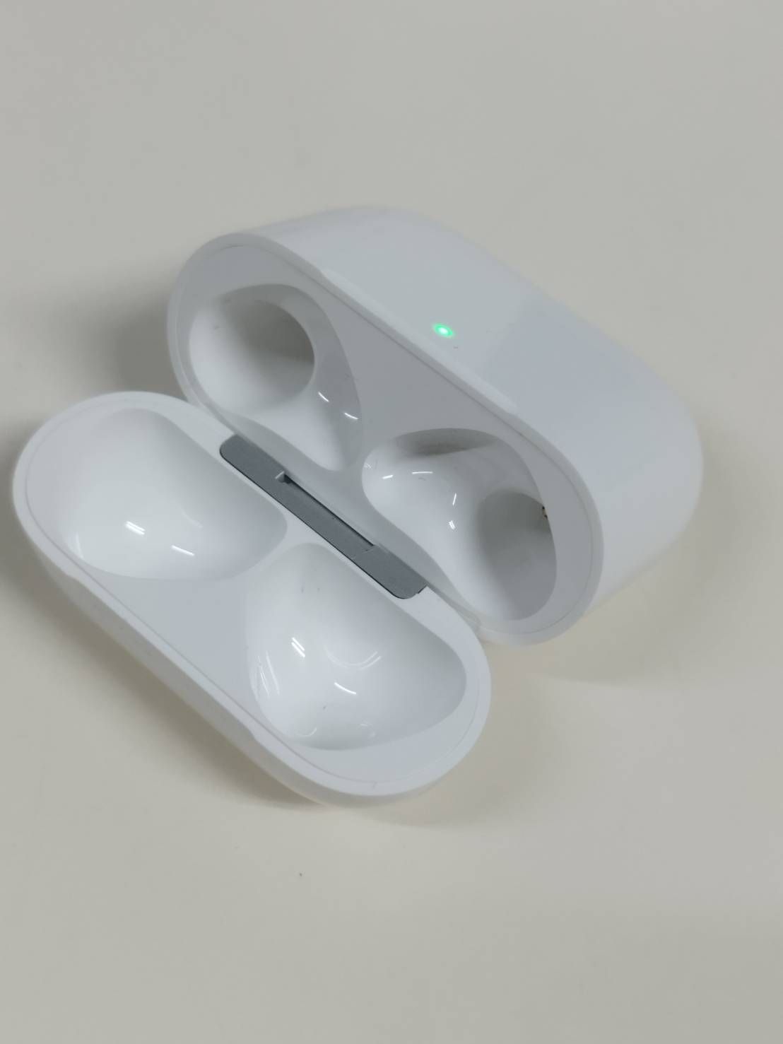 良品】AirPods 第4世代/A3059/充電ケースのみ！ 良品】AirPods 第4世代