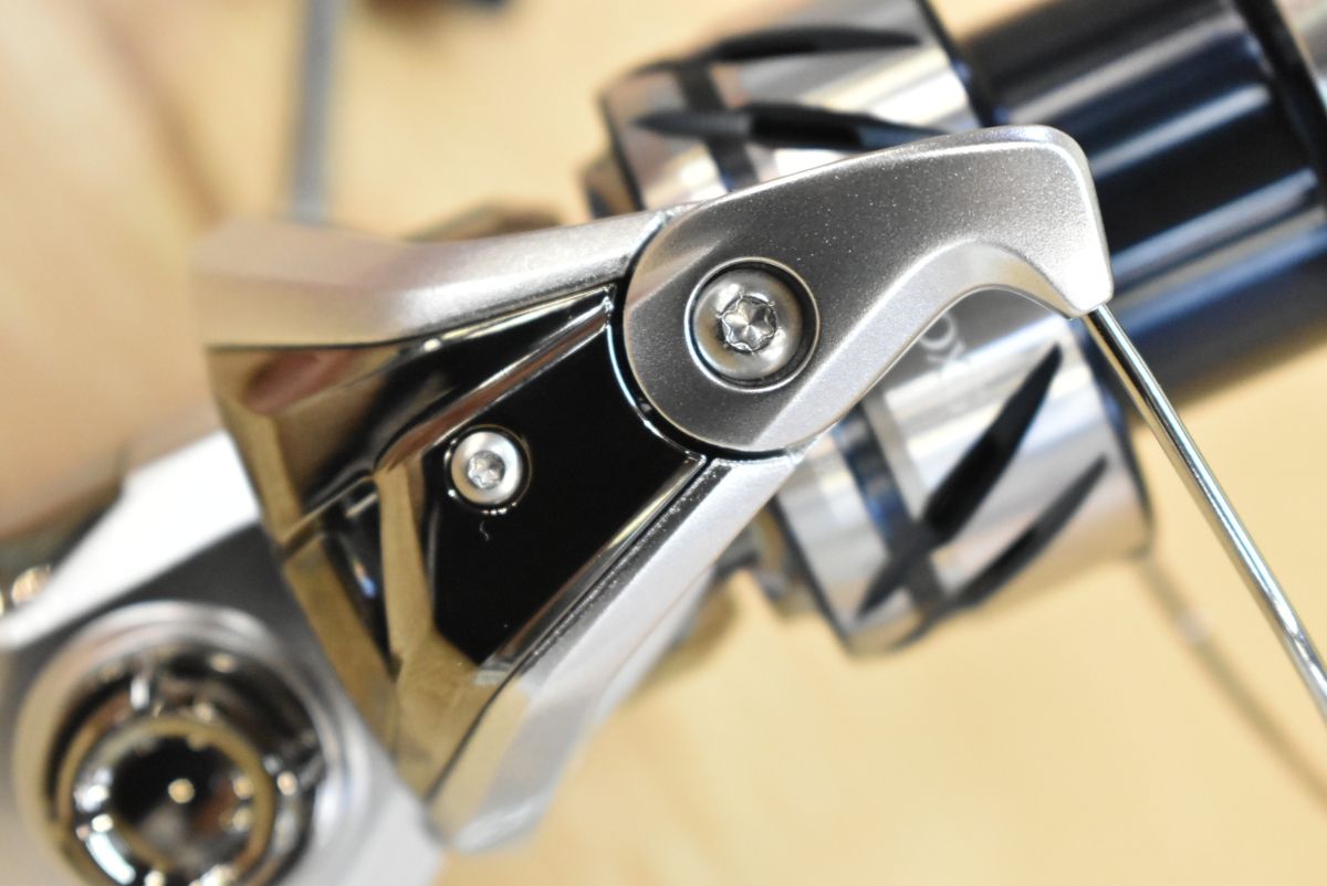 シマノ 23 ストラディック C3000XG SHIMANO STRADIC スピニングリール ライトショアジギング フラットフィッシュ シーバス ブラックバス