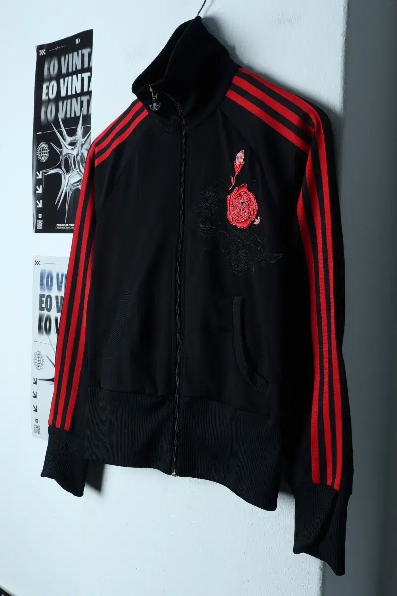 W L アディダス ジップアップ ジャージ トラックジャージ 必須アイテム スペイン バラ ローズ 刺繍 -154DC