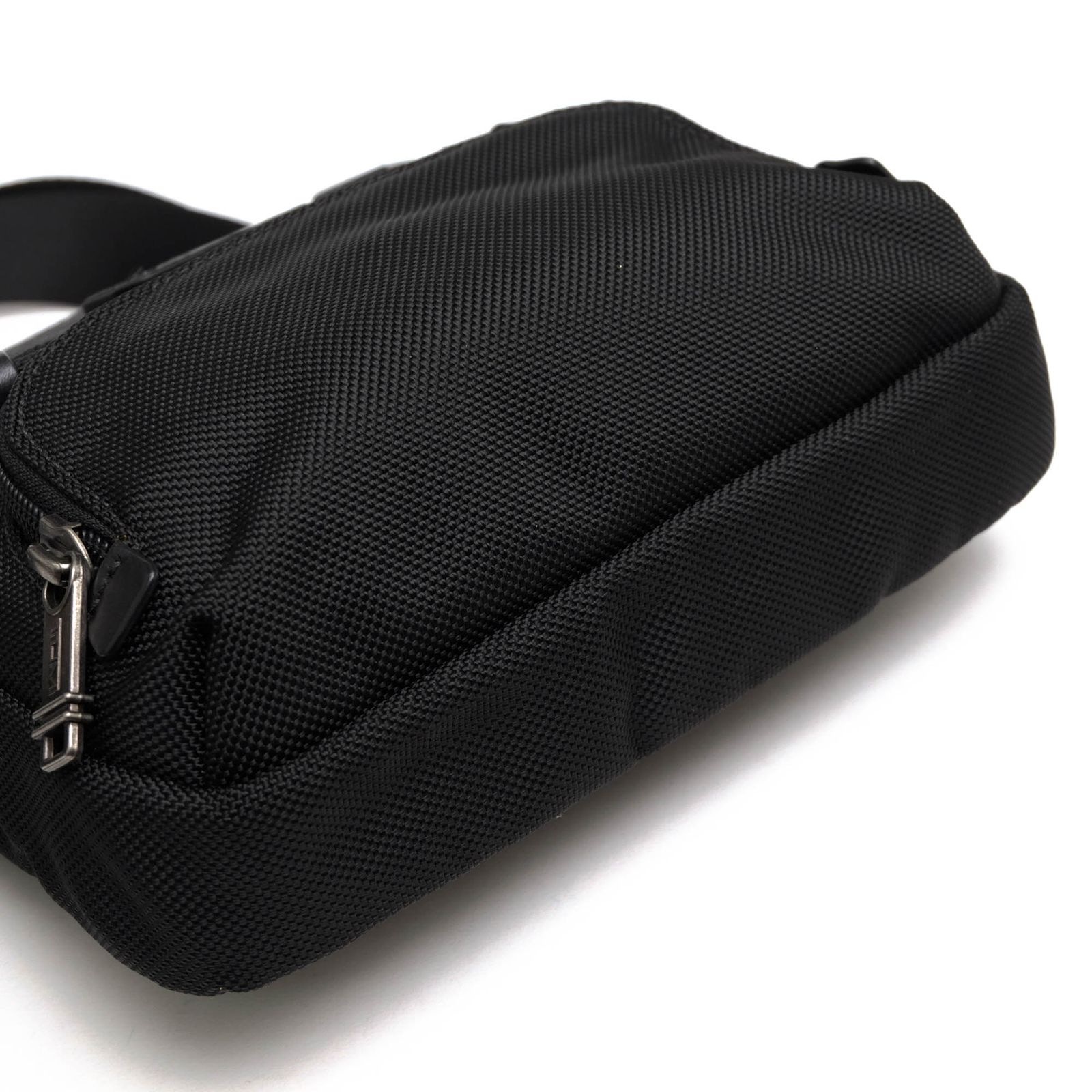 TUMI ブラック ショルダーバッグ クロスボディ 22306DH トゥミ TUMI 【日本正規品】 トゥミ ショルダーバッグ TUMI