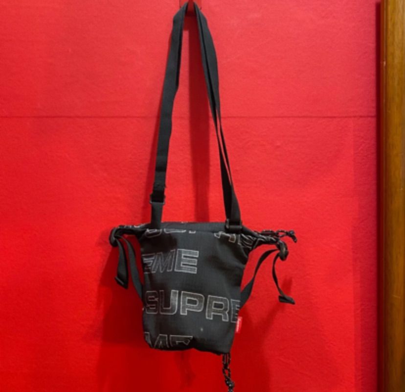 ⭐︎ Supreme シュプリーム バッグ ネックポーチ サコッシュ