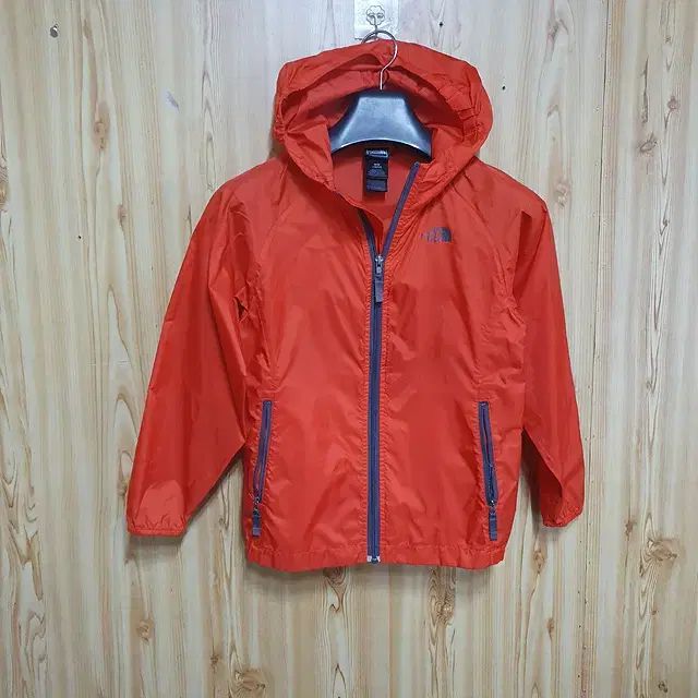 THE NORTH FACE ウインドブレーカー　7/8T ピンク・黒 THE NORTH FACE ウインドブレーカー 7&frasl;8T ピンク・黒 THE NORTH FACE