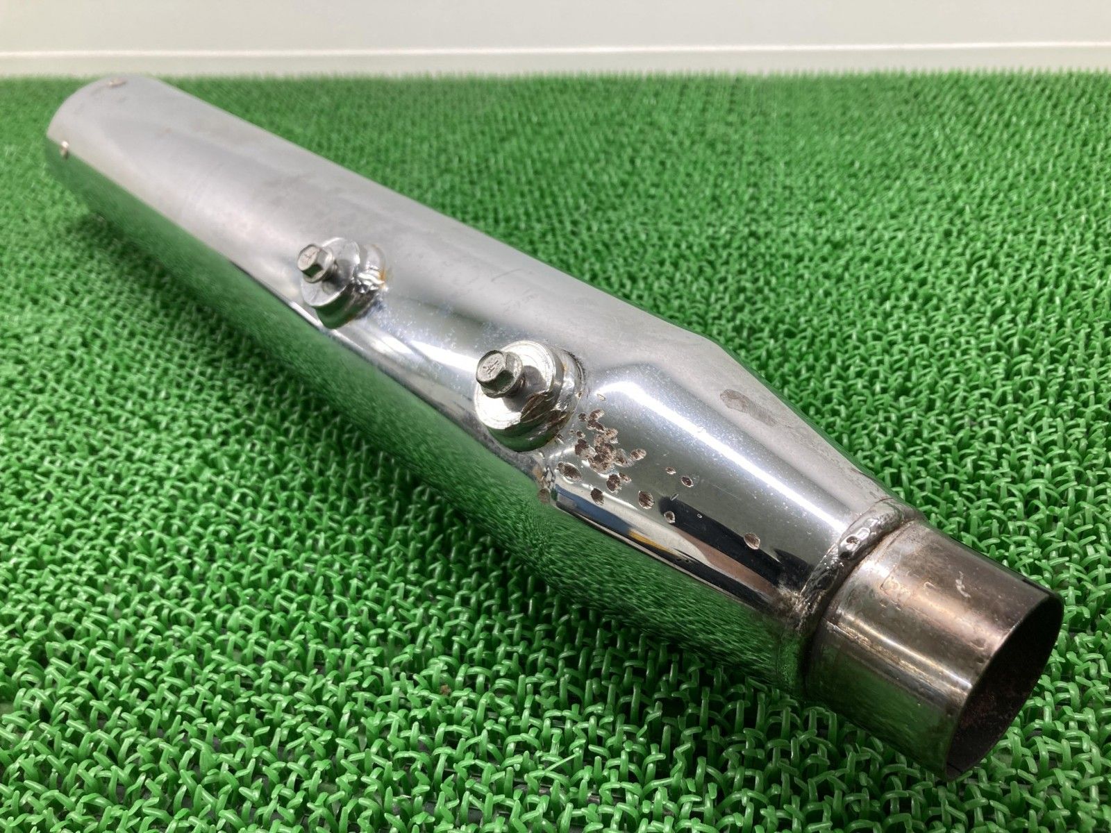 FLSTSB1580 サイレンサーマフラー 上側 64729-08 ハーレー 純正 バイク 部品 ソフテイル クロスボーンズ コケキズ無し 【中古】 69 FLSTSB1580 サイレンサーマフラー 上側 64729-08 ハーレー 純正 バイク