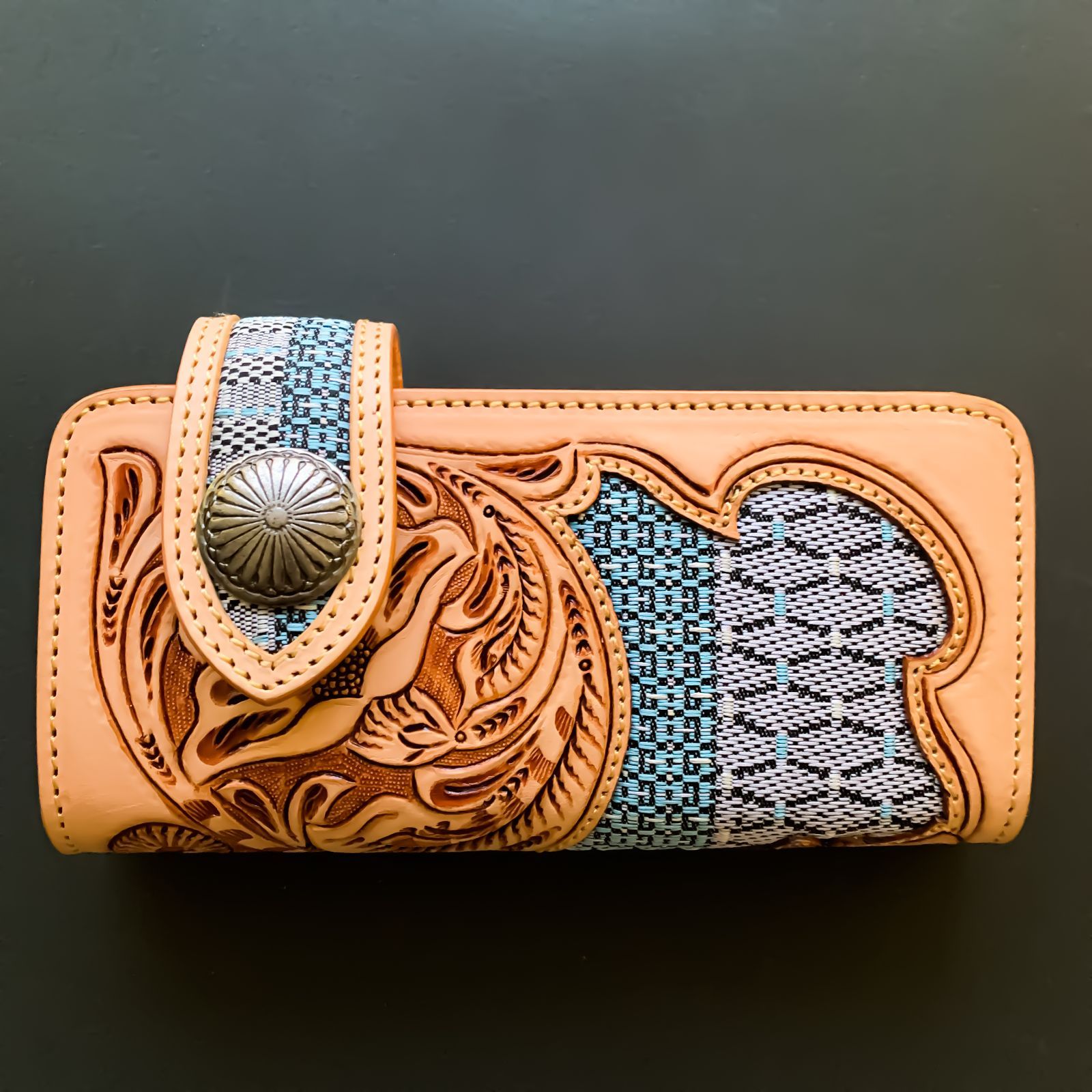 博多織×手彫りレザーのカービング長財布｜BEYOND LEATHER − 伝統と技の